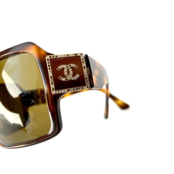 Chanel Oversized Tortoise Frame Gradient Sunglasses - Picture 3 of 11